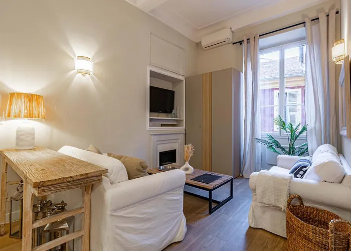 New!Chic Oasis Apt, Heart Of Nice, Family Friendly, Walking To The Beach!