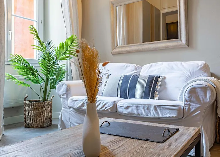 New!Chic Oasis Apt, Heart Of Nice, Family Friendly, Walking To The Beach!
