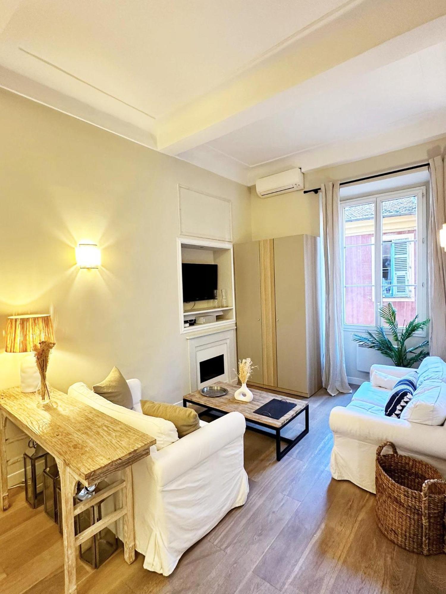 New!chic Oasis Apt, Heart Of Nice, Family Friendly, Walking To The Beach! Apartment *